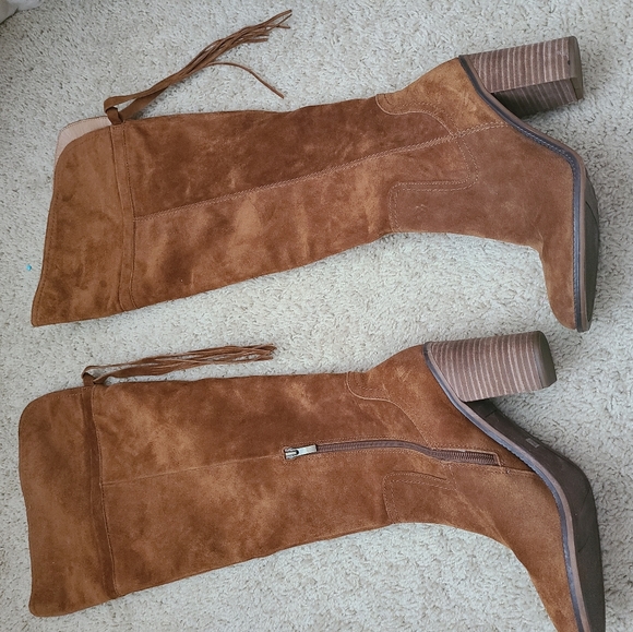 Gorgeous leather knee high boots - Picture 9 of 11